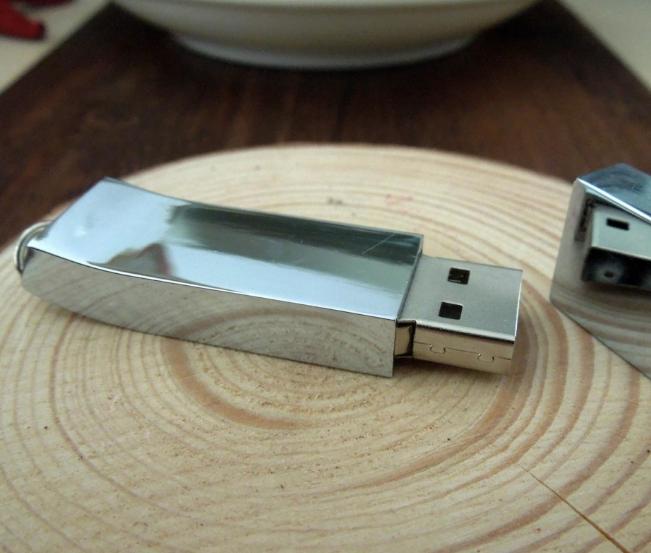 win7系統(tǒng)U盤指示燈亮著卻不顯示U盤怎么辦?